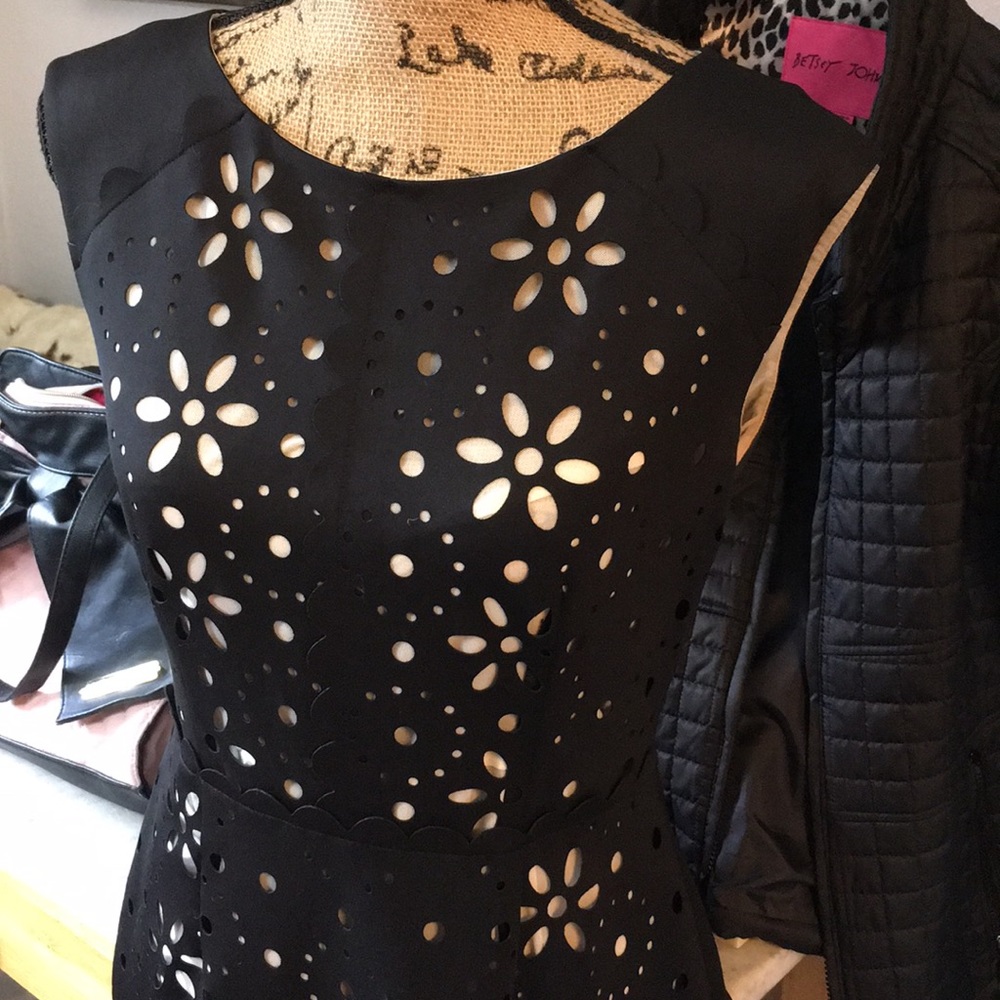 Betsey Johnson Black Laser Cut Ivory Lined Shift 8 - Picture 1 of 8